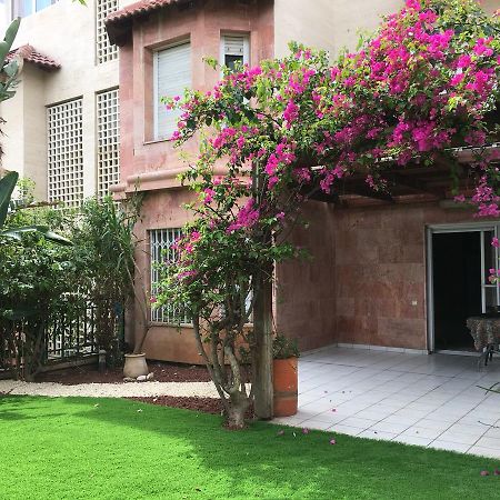 Pool & Garden Aparthotel Rehovot Exterior photo